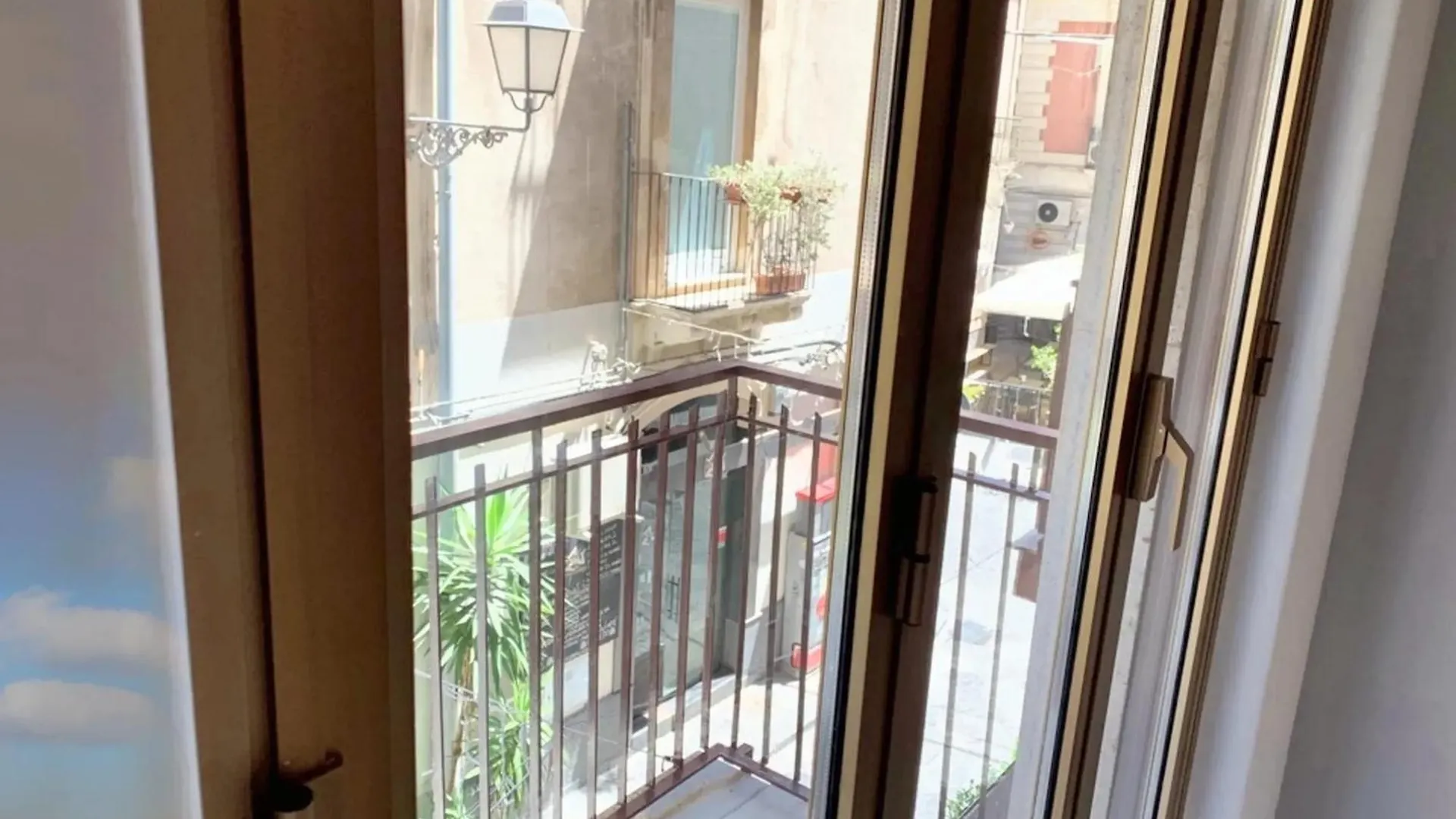 Charming Apartment In Catania With Balcony And City View Italy